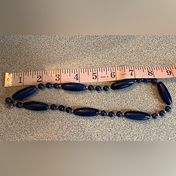 Vintage 80s Blue Black Swirl Oval Plastic Beaded Short Necklace - Picture 5 of 6